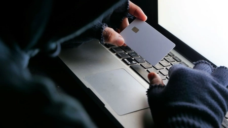 Fraudarea conturilor bancare, o problemă pentru români! Înșelătoriile prin care cetățenii rămân fără economiile de-o viață! 