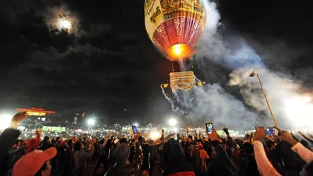 Tragedie la Festivalul Luminilor din Myanmar: 24 de morți după atacul cu bombe din parapantă