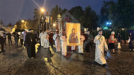 Preoți din Africa au purtat pentru prima dată icoana Sf. Parascheva și podoabe în timpul procesiunii de la pelerinajul Cuvioasei