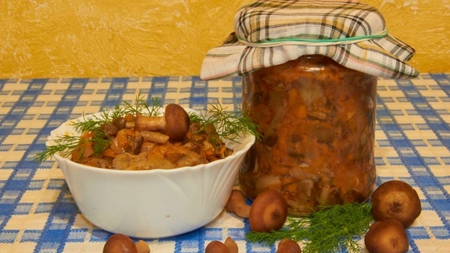 Salata de ghebe marinate, un deliciu de sezon! Iată cum să o prepari ca la bunica acasă!