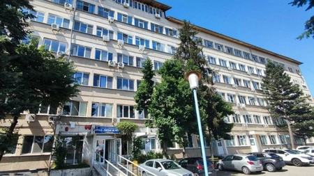 Un nou caz „domnul Lăzărescu“! A murit în curtea spitalului, după ce a fost plimbat ore întregi între secții!