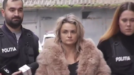 Primele imagini cu Amalia Bellantoni încătușată! A fost ridicată de mascați din casă