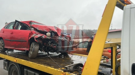 Accident grav la Dumbrava. Două autoturisme s-au izbit frontal, iar unul dintre ele a luat foc. Sunt 3 victime - EXCLUSIV