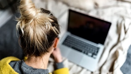 Româncă îndrăgostită pe internet de un italian în pandemie: ce s-a întâmplat după mutarea în casa lui și a mamei sale