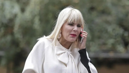 Elena Udrea a plecat din țară! Unde s-a dus cu fiica ei! - GALERIE FOTO