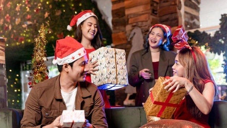 Cum să îl surprinzi de sărbători? Iată câteva idei de cadouri de Crăciun pentru bărbați!