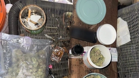 Acțiune a polițiștilor într-un dosar de trafic de droguri de risc, mare risc și operațiuni cu psihoactive