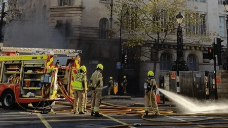 A avut loc un incendiu devastator într-un tunel! Au intervenit aproximativ 100 de pompieri!