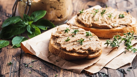 Atenție, români! Pasta vegetală tartinabilă de post conține până la 15 aditivi alimentari și până la 4 g de zahăr