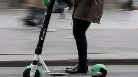 Polițiștii din Iași i-au luat, din nou, în vizor pe conducătorii de trotinete. Zeci de amenzi au fost împărțite