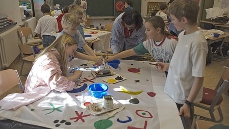 Scandal într-o școală! O profesoară a denunțat un elev la poliție pentru o atingere inadecvată!