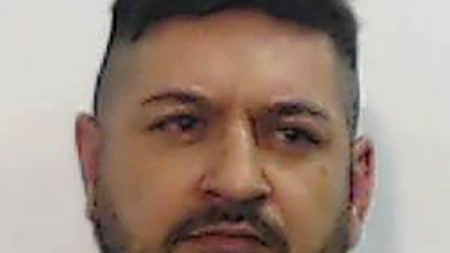 Un proxenet român a fost plătit de guvern ca să părăsească Marea Britanie! Bărbatul este judecat pentru 10 abuzuri sexuale