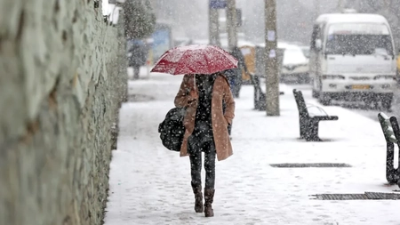 Se răcește vremea! Precipitații mixte și ninsoare în toată țara