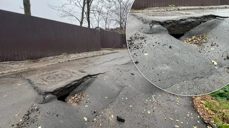 Strada din spatele casei edilului Mihai Chirica o ia la vale! Proprietățile localnicilor sunt puse în pericol: drumul a ajuns impracticabil din cauza gropilor și a alunecărilor de teren