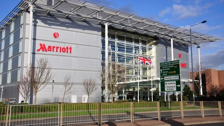 Mai mulți turiști au rămas fără cazare în timpul vacanței! De ce au fost dați oamenii afară din camere?