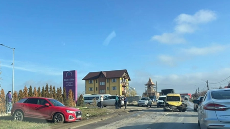 Accident rutier la Iași. Două autoturisme au intrat în coliziune la Tomești