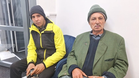 Clipe de groază pentru doi bărbați din Iași! Un grup de persoane au intrat peste ei în casă și i-au atacat cu bâte și topoare din cauza unei fete: „Am fost lovit în gură cu o rangă”