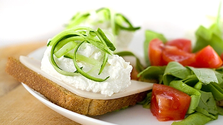 Rețetă pentru brânza cottage făcută acasă. Află cum se prepară!