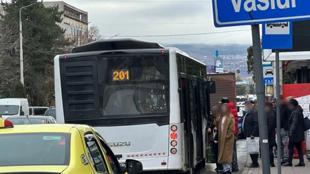 Situație scandaloasă pentru călătorii din zona metropolitană! Prin ce trec oamenii, în fiecare dimineață, când merg în stație