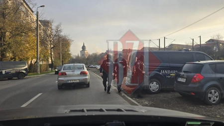 Captură uriașă la Iași! Poliția a confiscat haine și parfumuri contrafăcute aduse din străinătate