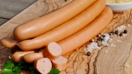 Analiză de groază! Mezelurile românești ascund ingrediente periculoase și foarte puțină carne