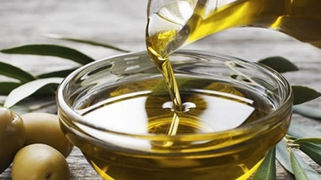 Cât de benefică este cura cu ulei de măsline dimineața? Iată care este modul de administrare și ce recomandări fac specialiștii!