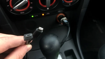 Atenție la încărcare: dispozitivele care pot fi afectate dacă le conectezi la USB-ul autoturismului