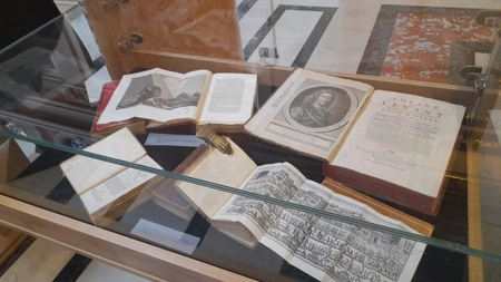 S-a deschis expoziția de carte „Homo-viator” de la Biblioteca Centrală Universitară. Ce documente rare au fost expuse  