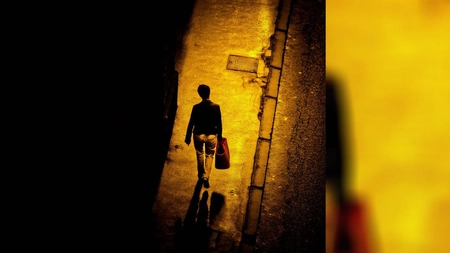 O femeie din Iași a fost urmărită în drumul spre casă, bătută și apoi violată de un individ. Sora victimei a smuls-o de sub acesta