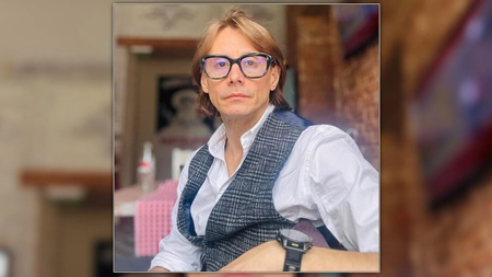 Clipe emoționante, la finalul unui spectacol de teatru, la Iași. Actorul Marius Manole a făcut asta pentru prima dată în cariera sa: „M-a emoționat atât de tare”