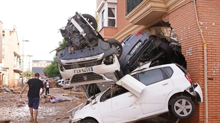 Scandal în Valencia. Liderul regional demisionează după ce inundațiile din 2024 au ucis 229 de oameni