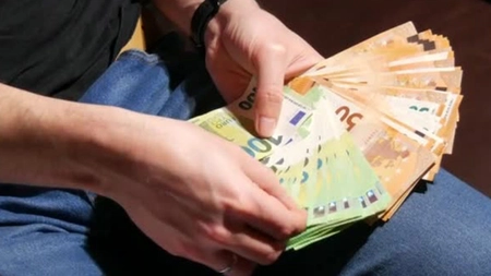 Afaceri de sute de mii de euro, scoase la vânzare de antreprenorii din Iași. O fabrică, o spălătorie și o florărie sunt disponibile pentru noii proprietari