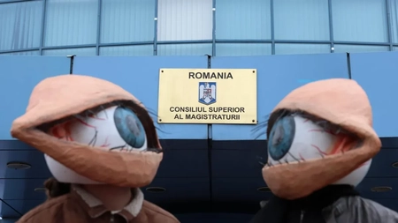 Șefa CSM, încolțită! Protest fulger în fața instituției: 59.000 de oameni vor revocarea ei