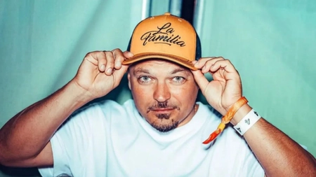 Puya, apariţie surprinzătoare în postura de naş. Cum s-a îmbrăcat la cununia religioasă