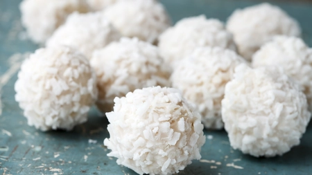 Raffaello cu lapte condensat – Rețetă simplă și delicioasă, fără coacere