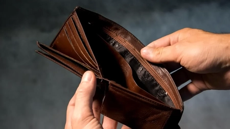 Anul 2026 vine cu taxe suplimentare: cine va resimți cel mai mult creșterile