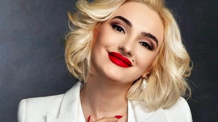 Chiar nu este glumă! Cum a apărut pe stradă Ana Morodan - GALERIE FOTO