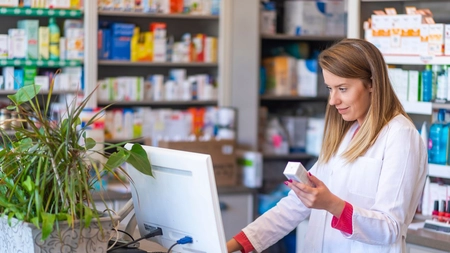 Nu vă lăsați păcăliți! Farmaciștii nu au voie să vă ceară așa ceva când vă eliberează medicamentele