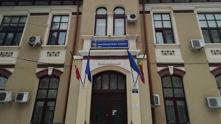 Peste 100 de profesori din județul Iași continuă să predea după împlinirea vârstei de pensionare