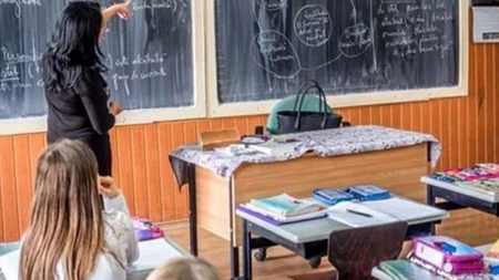 Criză de cadre didactice calificate în școlile din Iași. Sute de profesori necalificați predau în cele mai izolate comune ale județului