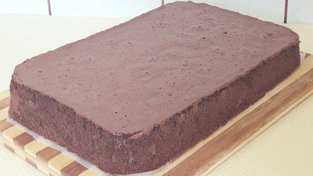 Blat de tort cu cacao din 8 ouă – Află cum poți să faci o bază delicioasă pentru cele mai bune deserturi