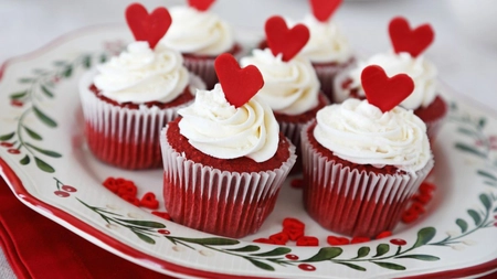 Brioșe Red Velvet – Rețetă simplă și delicioasă, ideală pentru ocaziile speciale