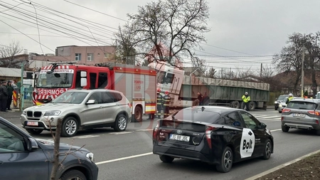 Iată cum s-a produs accidentul rutier de pe bulevardul Poitiers. Totul a fost surprins de camerele de supraveghere - EXCLUSIV