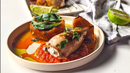 Calamar umplut – Rețetă rafinată și simplă, ideală pentru ocaziile speciale