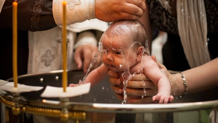 Cât durează slujba de botez? Iată un ghid pentru o organizare cât mai bună!