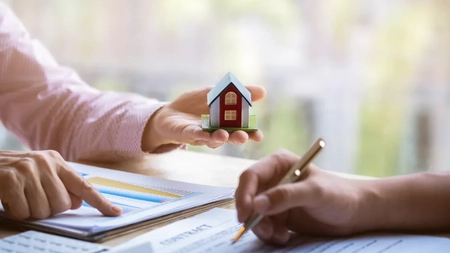 Câți bani lași la stat atunci când vinzi o casă, un apartament sau un teren! Legea de care trebuie să țină cont românii!