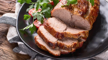 Ceafă la cuptor fragedă - Rețeta simplă și delicioasă pentru o carne suculentă