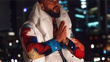 Dorian Popa este pregătit pentru Sărbători. Cum a fost decorată vila artistului și ce brad de Crăciun are