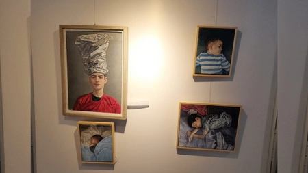 Palatul Culturii găzduiește o expoziție internațională de portrete. Sunt expuse lucrări semnate de artiști din Germania, Brazilia sau Vietnam