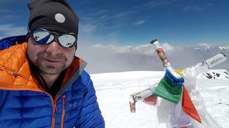 El este ieșeanul care a cucerit cel mai înalt vulcan din lume și a urcat pe cele mai mari vârfuri din America și Europa! Acum se gândește la o nouă provocare: „Vreau să ajung pe Everest”